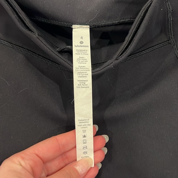 Lululemon black leggings with pockets size 4 - Picture 4 of 7